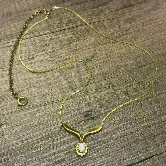 Vintage Gold Plated Opal Pendant Necklace - Picture 2 of 5